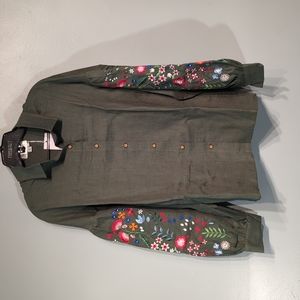 vyshyta store Ukrainian embroidered linen shirt size Large dark green in color